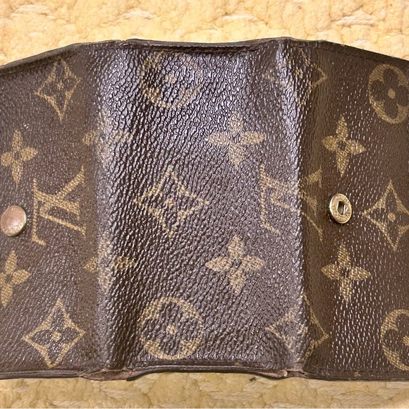 SOLD 🎊🎊🎊Louis Vuitton key holder - Picture 7 of 11